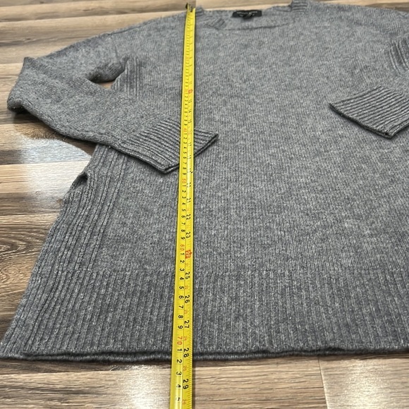 Saks Fifth Avenue Women’s Small Gray Crewneck Cashmere Sweater - Picture 5 of 7